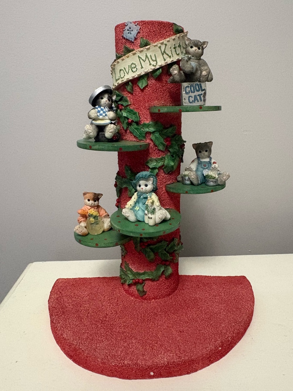 Vintage Enesco Love My Kitty Red Cat Display Stand with 5 cat Figurines